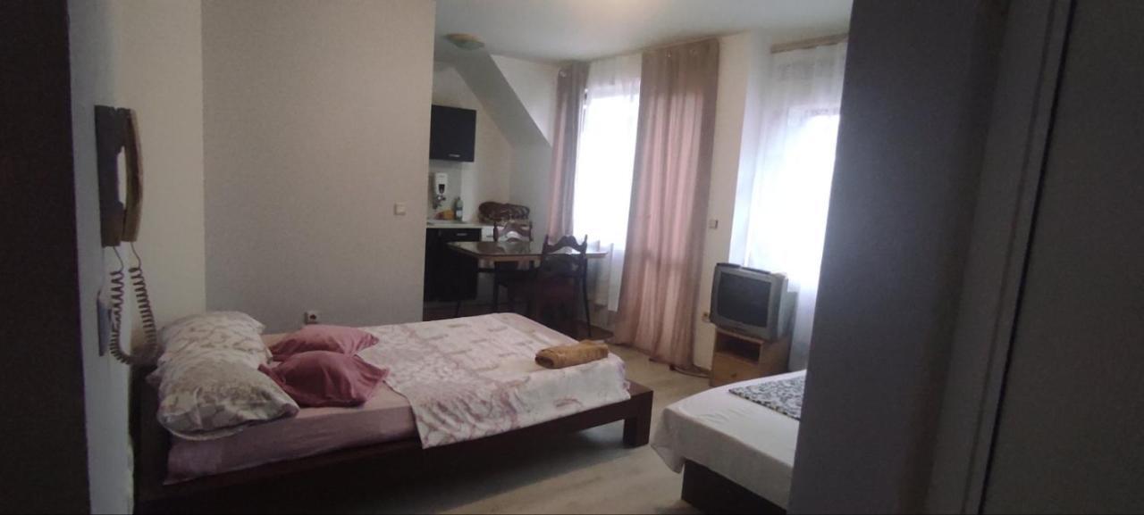 Apartment Ivaylo Varna Exteriör bild
